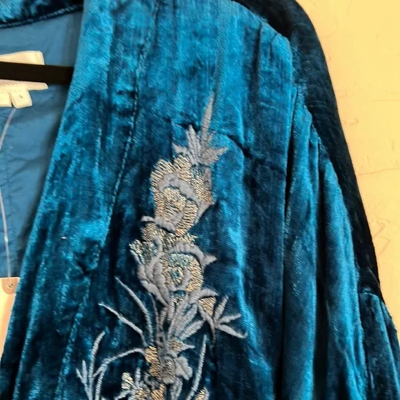 HP❤️❤️NWT Anthropologie Malin Velvet Kimono Jacket - Picture 5 of 9